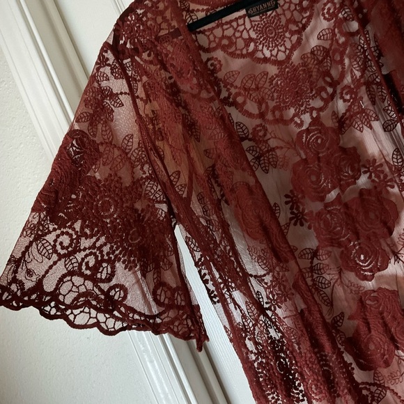 Shyanne Women's Lace Duster Kimono - Picture 5 of 11